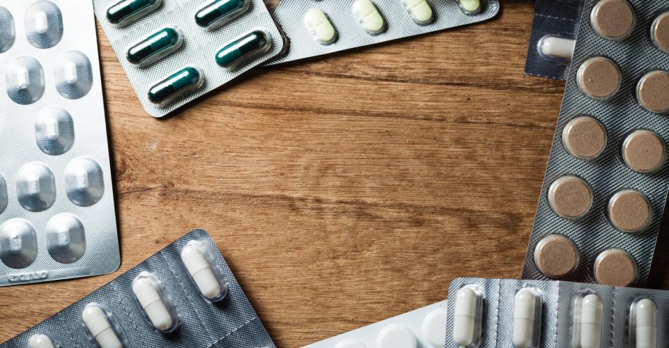 Många olika typer av piller 